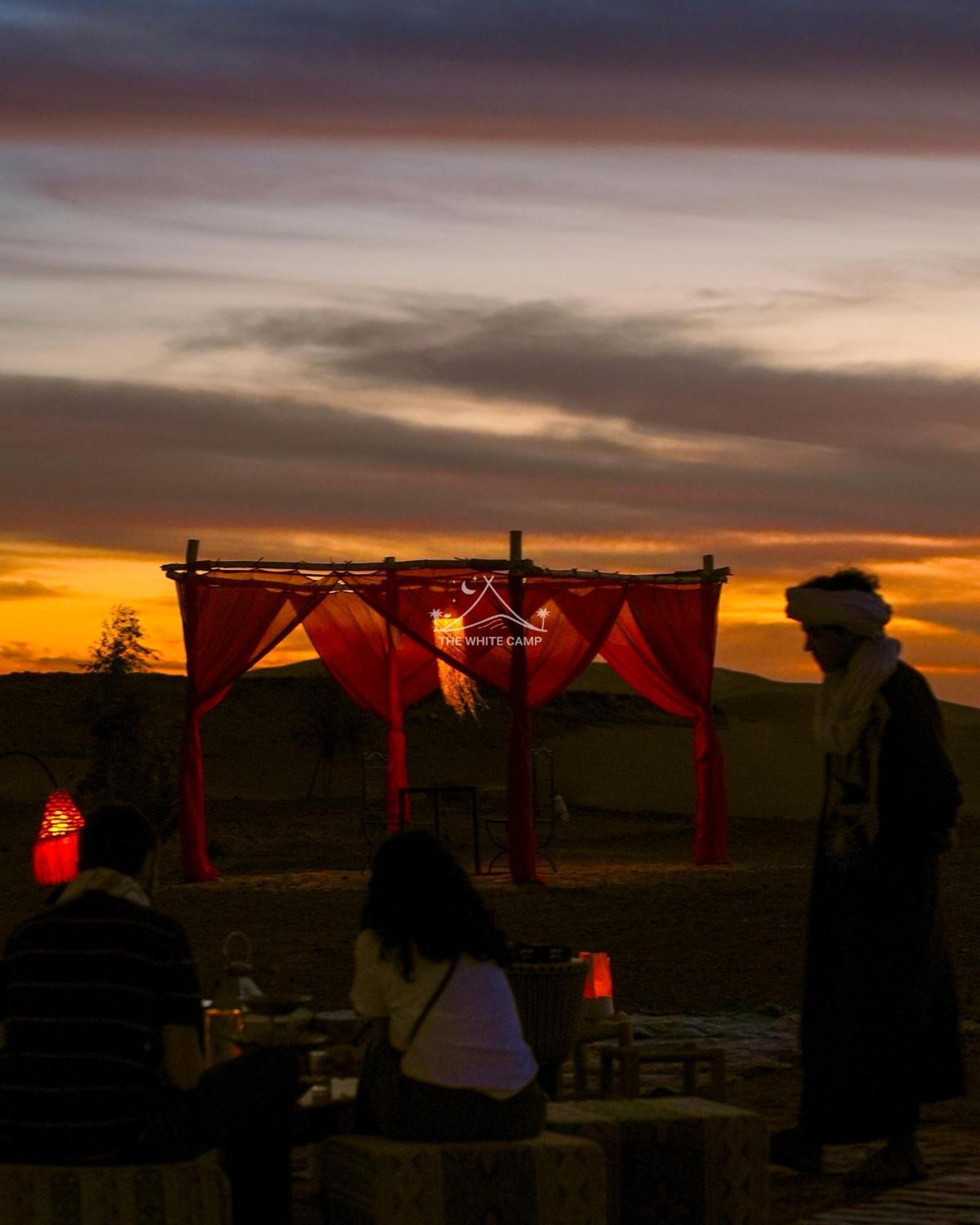 The White Camp - Your Merzouga Luxury Desert Camp & Erg Chebbi Dunes Camel Riding Exterior foto